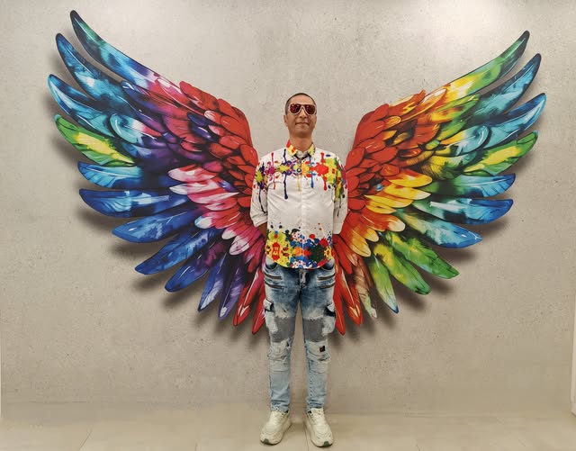 In den Gassen Lissabons, wo die Mauern Geschichten flüstern und der Wind den Staub vergangener Jahrhunderte aufwirbelt, ziehe ich meine Schritte durch die Zeit.