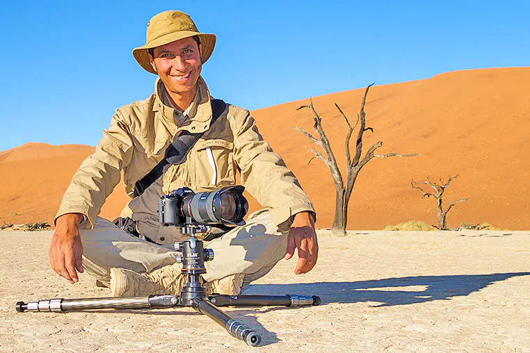 Benny Rebel in der Namibwüste auf einer Fotoreise durch Namibia.