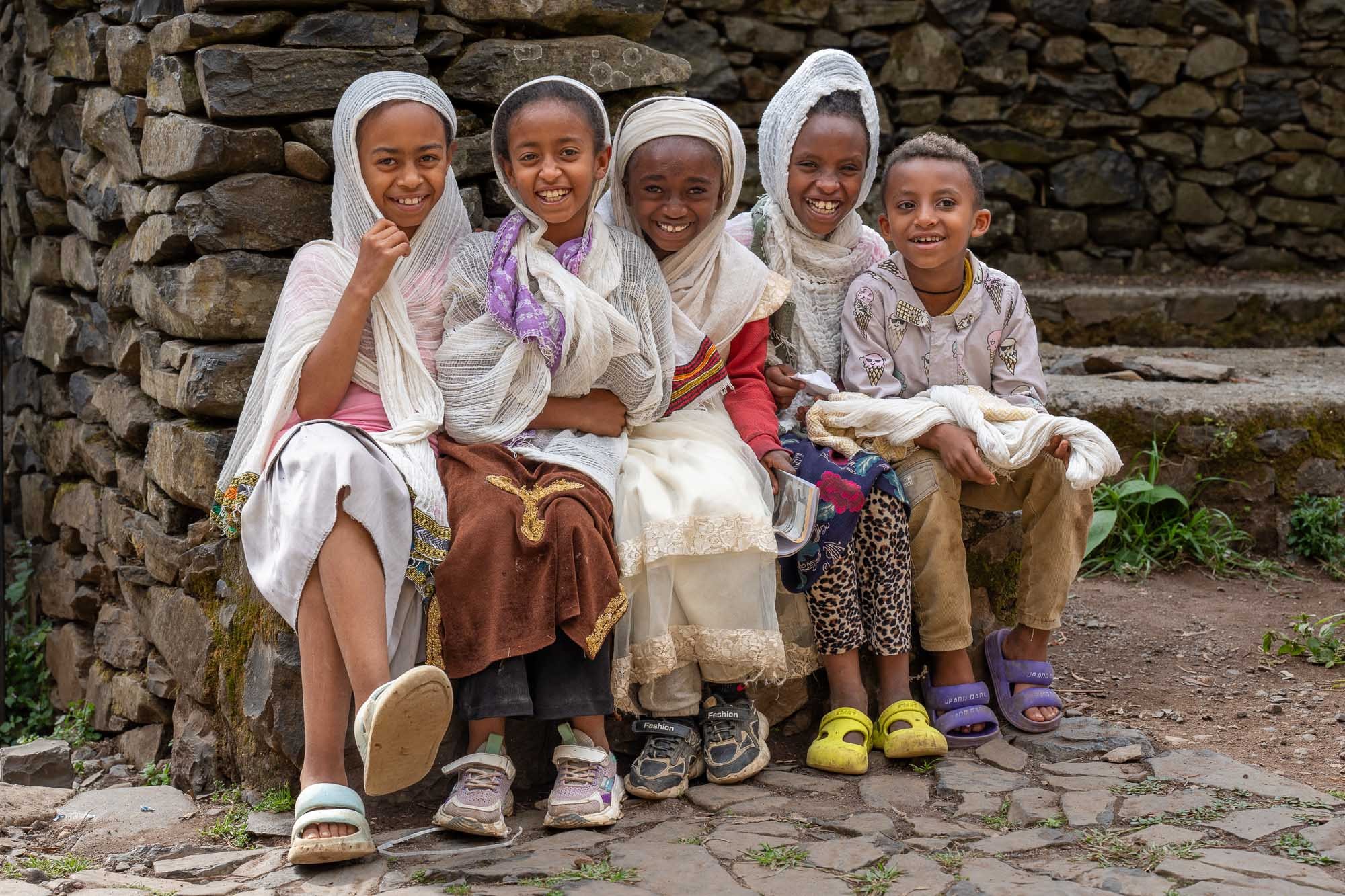 Gestern, in der alten Kaiserstadt Gondar in Äthiopien, habe ich viele Gesichter gesehen – Gesichter, die Geschichten erzählen. Da waren kleine Kinder, neugierig und verspielt, voller Zukunft.