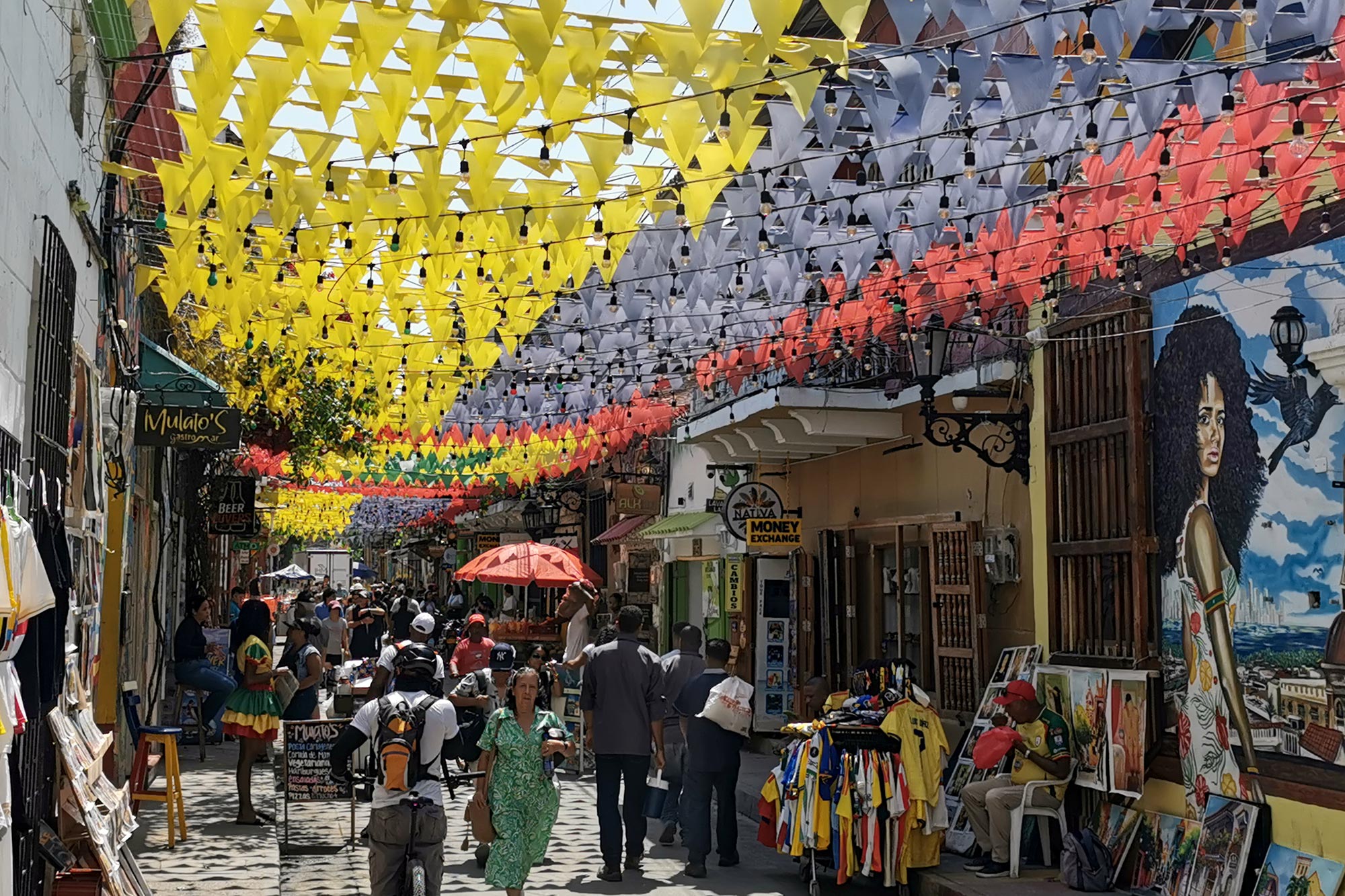 Diese philosophischen Reisen, die von mir Philo-Safaris genannt werden, helfen mir, die Welt besser zu verstehen. Wir entwickeln unsere Fähigkeiten zum Leben oder zum Überleben je nachdem, in welche soziale Etage wir hineingeboren werden.